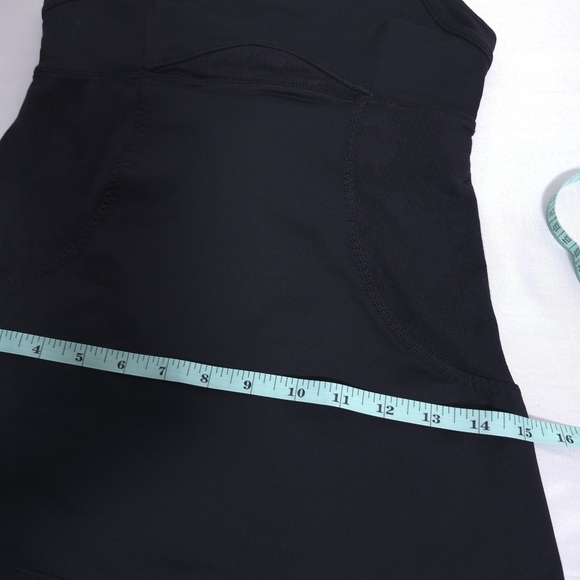 Lululemon Chaturanga Jacquard Mesh Panels Black Tank Size 4 - Picture 10 of 13